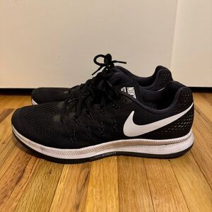 Nike Air Zoom Pegasus 33 Running Shoes